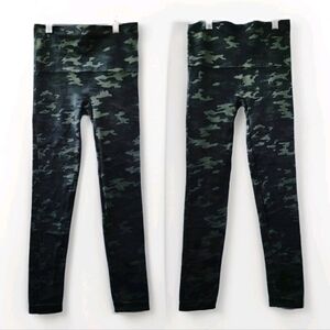 SPANX Look At Me Now Size Medium Seamless Green Camo Ankle Length Leggings